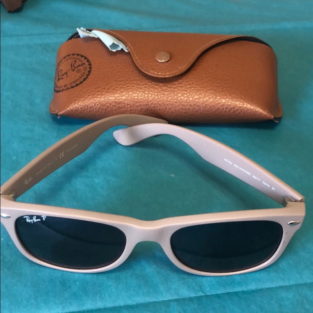 Sunglasses ray ban, used but like new. Perfect con